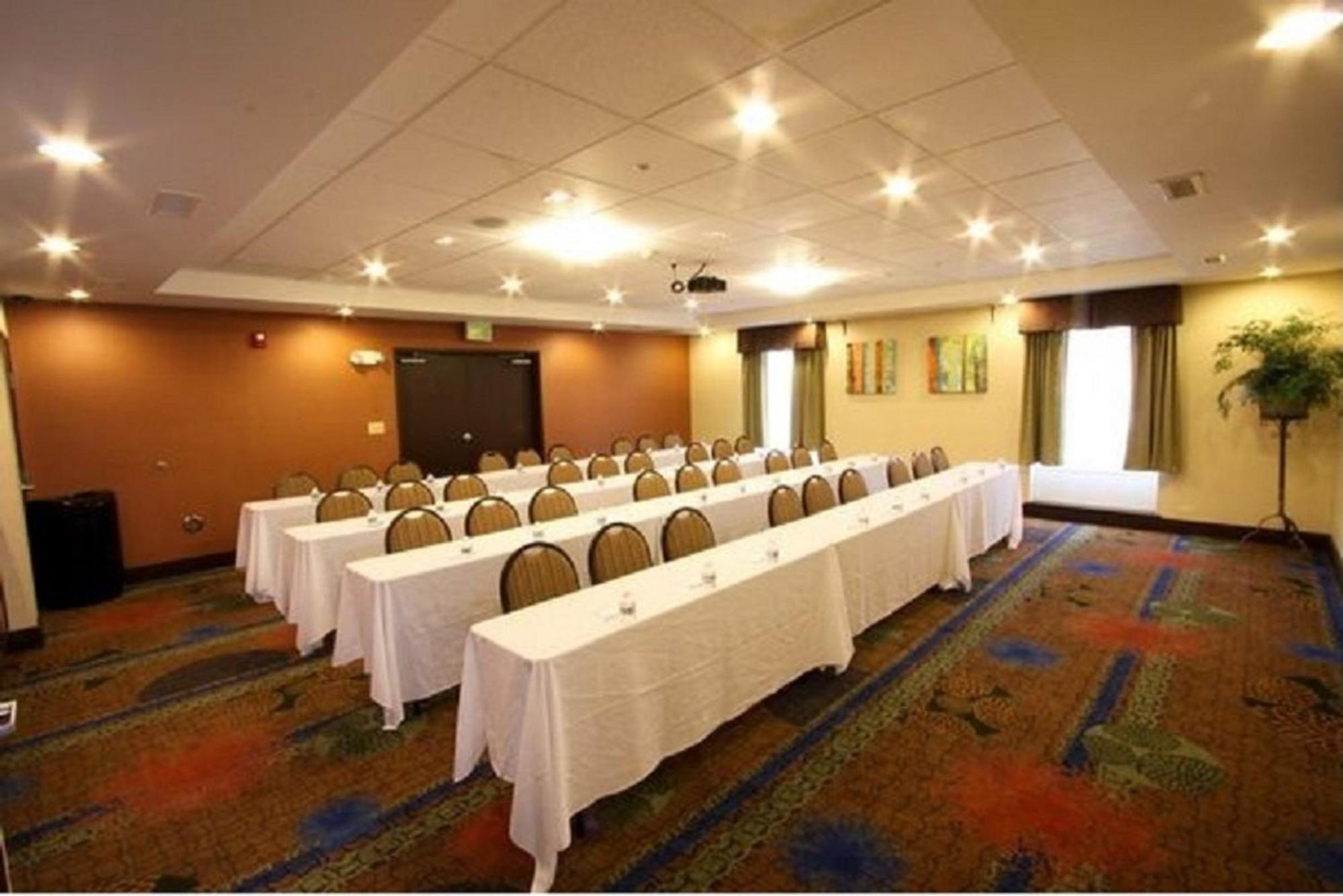 Holiday Inn Express Hotel & Suites Chicago-Algonquin By Ihg Εξωτερικό φωτογραφία