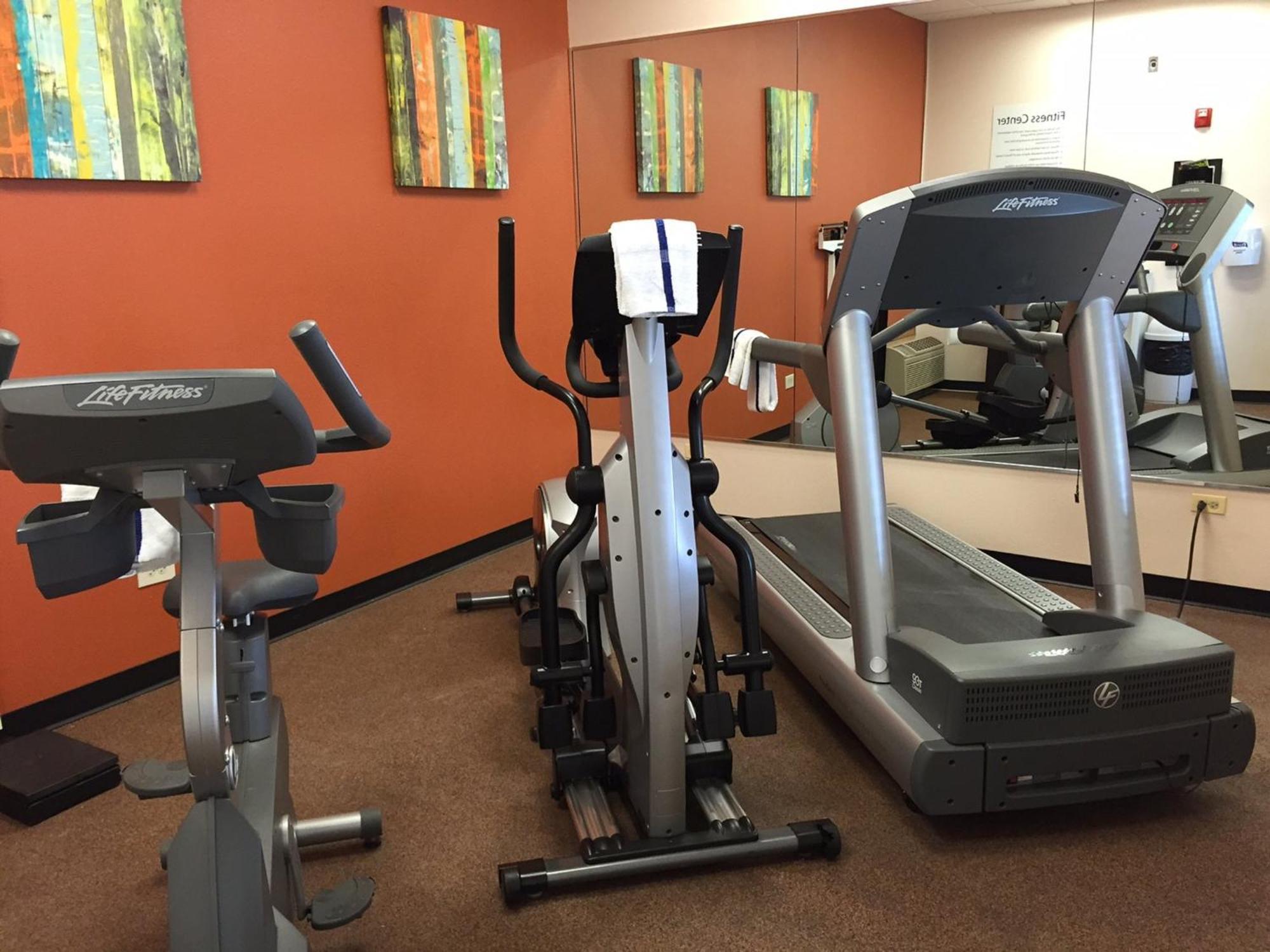 Holiday Inn Express Hotel & Suites Chicago-Algonquin By Ihg Εξωτερικό φωτογραφία