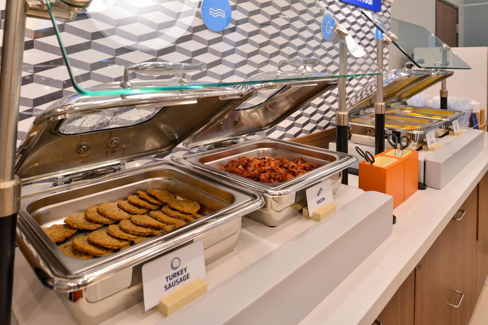 Holiday Inn Express Hotel & Suites Chicago-Algonquin By Ihg Εξωτερικό φωτογραφία