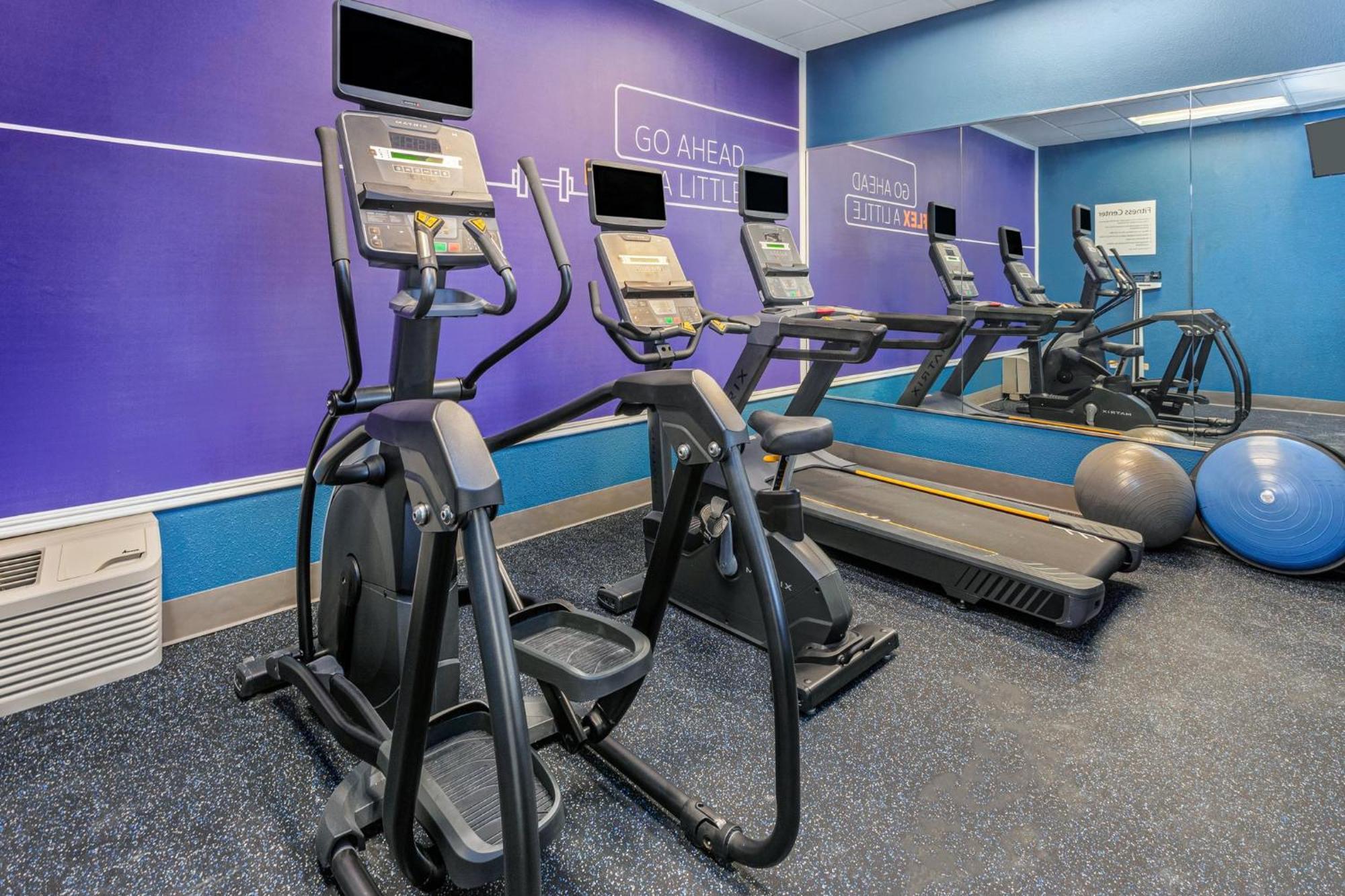 Holiday Inn Express Hotel & Suites Chicago-Algonquin By Ihg Εξωτερικό φωτογραφία